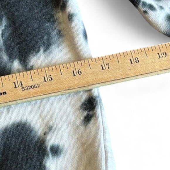 Tie Dye Skull Sweatshirt No Boundaries XS - Picture 7 of 9